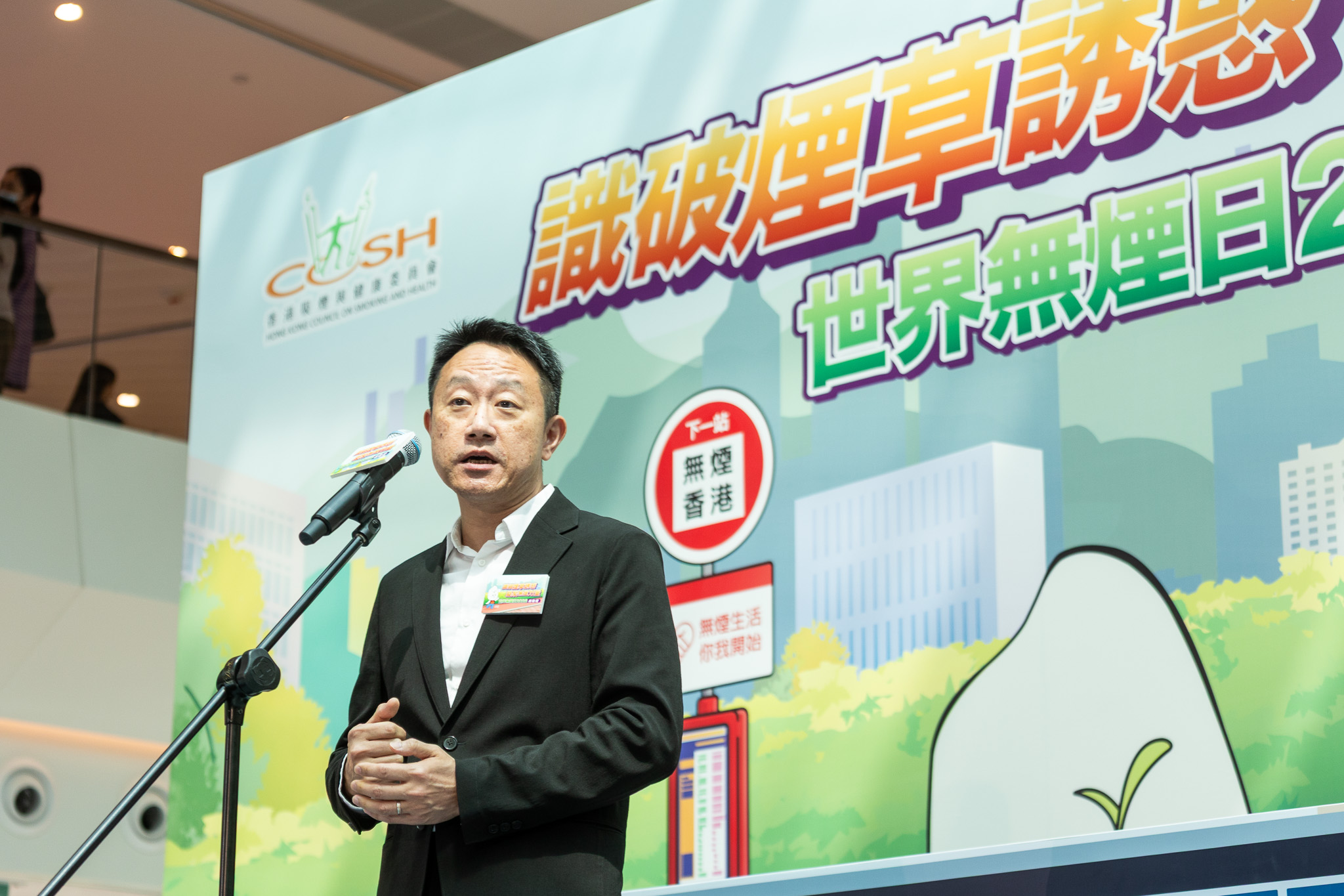 香港海關關長陳子達指，海關致力打撃私煙活動，並提醒市民勿以身試法。